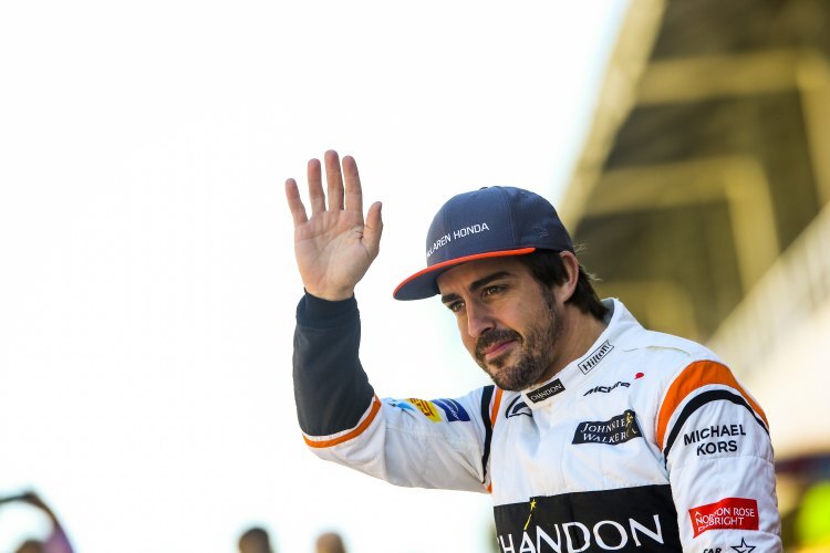 Fernando Alonso wird einen weißen werbefreien Overall in Bahrain tragen