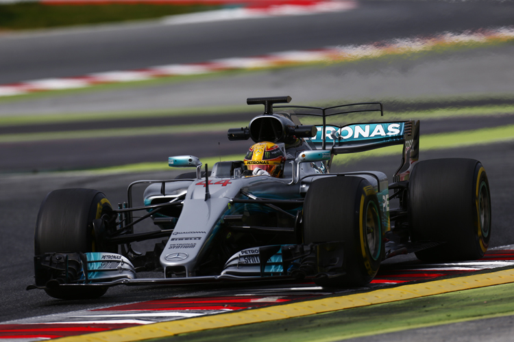 Lewis Hamilton war am Vormittag des zweiten Barcelona-Testtags der Schnellste auf der Piste