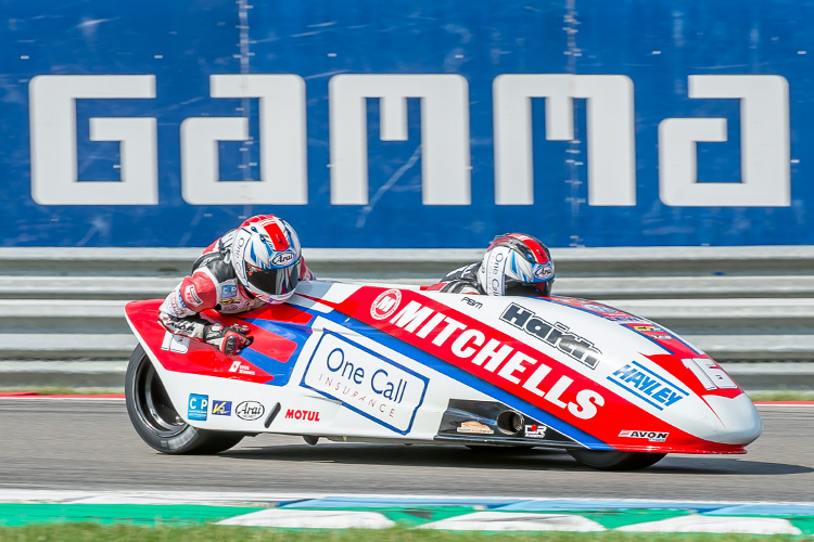 Die Briten Ben und Tom Birchall fuhren im Qualifying in Assen die schnellste Zeit