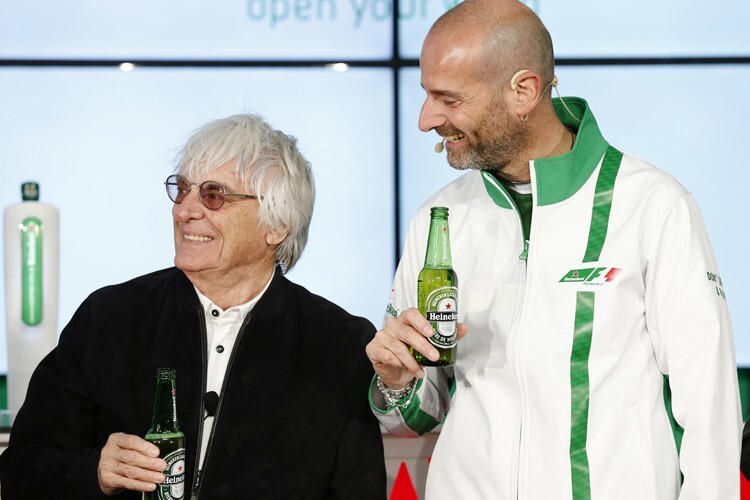 Formel-1-Promoter Bernie Ecclestone mit Gianluca Di Tondo von Heineken