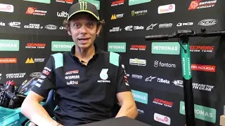 MotoGP 2021 - Valentino Rossi gratuliert Lewis Hamilton zum 100. GP-Sieg