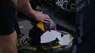 Formel 1 Red Bull Racing - Boxenstop in der Dunkelheit
