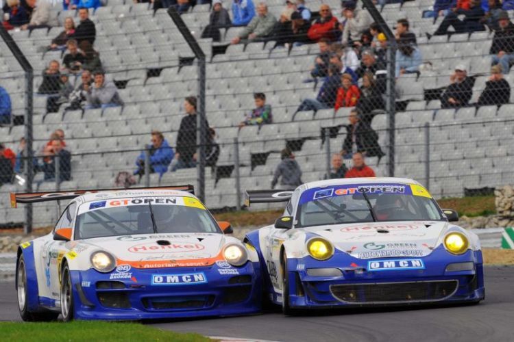 Gianluca Roda (re.) musste für die Führung im Porsche Cup kämpfen