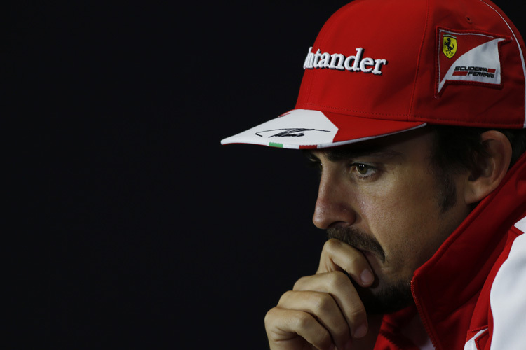 Fernando Alonso nach dem Abschlusstraining in England