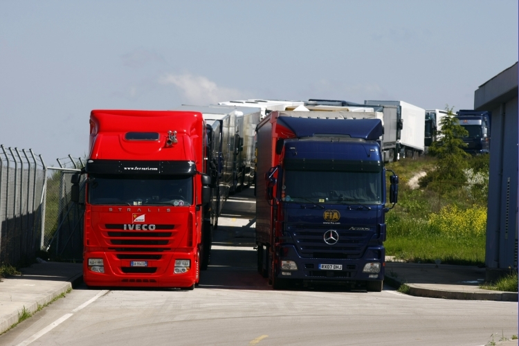 FIA und Ferrari Team Trucks