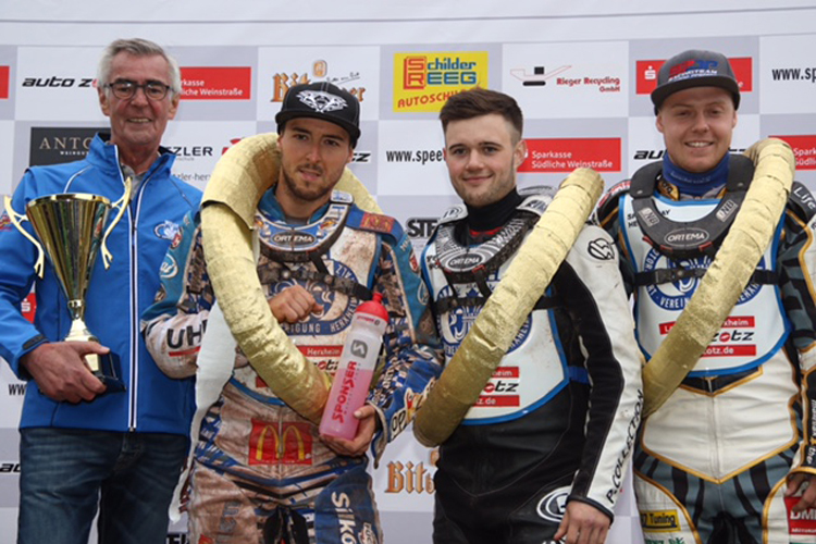 Max Dilger und Erik Riss (Mitte) siegten für die Herxheim Tigers
