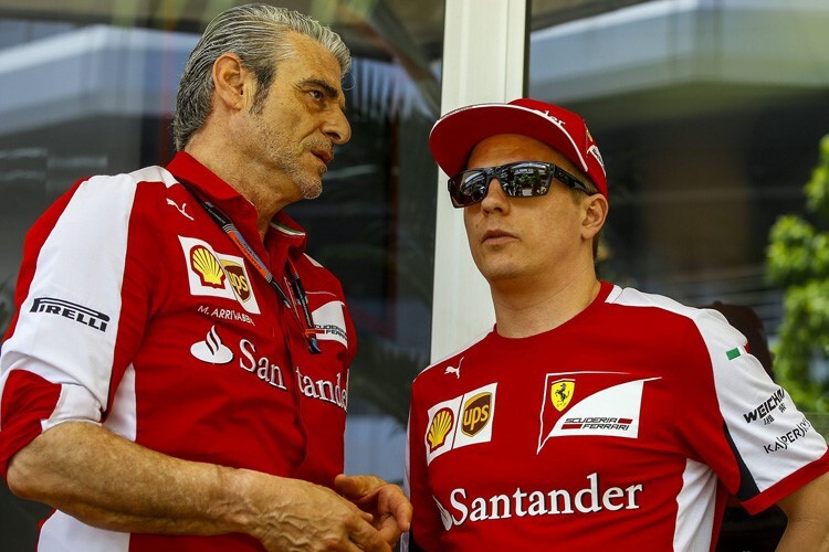 Kimi Räikkönen mit Ferrari-Teamchef Maurizio Arrivabene