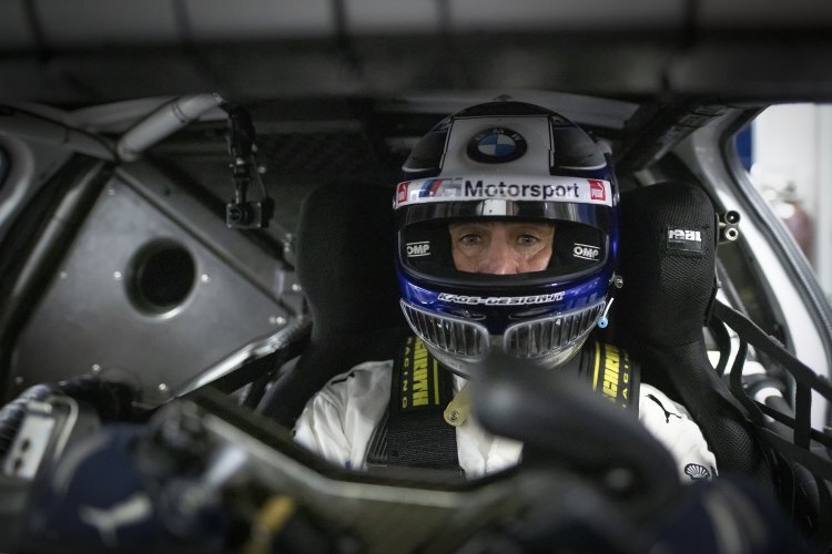 Alex Zanardi am modifizierten Steuer des BMW M8 GTE