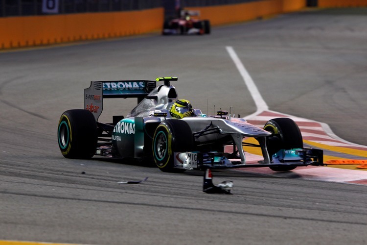 Rosberg musste Webbers Schrottteile umfahren