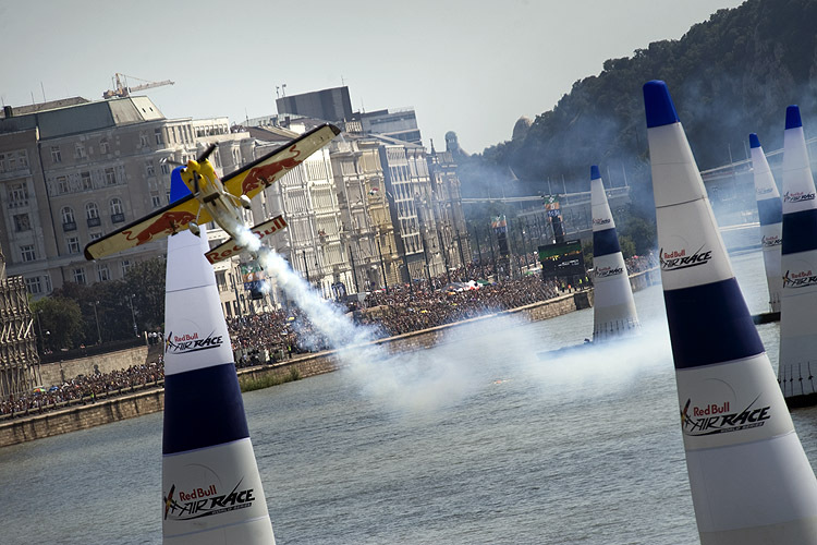 Kirby Chambliss über der Donau in Budapest