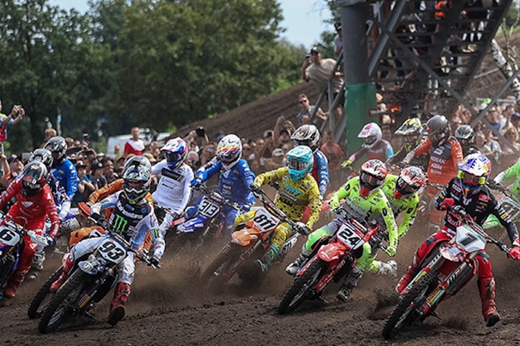 Motocross-WM-Viel-Get-se-im-Hintergrund-