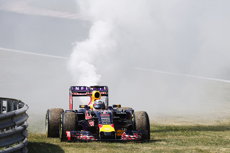 Daniel Ricciardos Renault-Motor verraucht