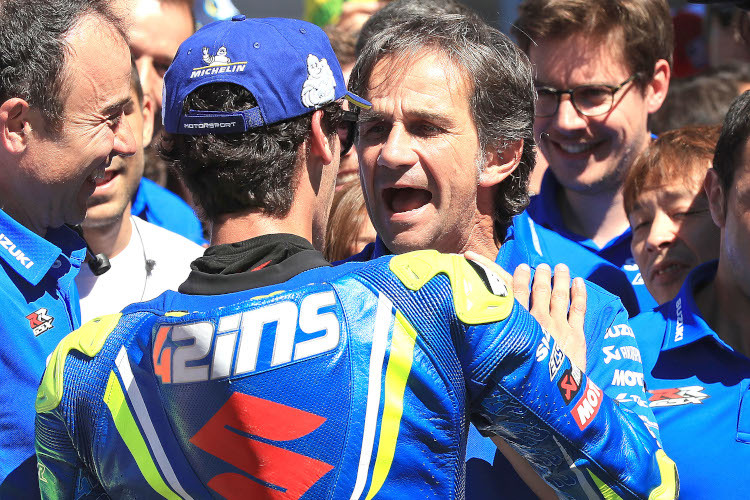 Seine ersten MotoGP-Podestplätze feierte Rins 2018 ausgelassen mit Davide Brivio