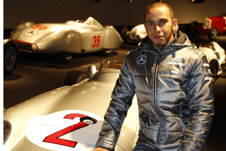 Lewis Hamilton im Mercedes-Museum von Stuttgart.