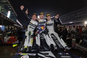 Valentino Rossi, Kelvin van der Linde und Charles Weerts gewinnen die Indianapolis 8 Hour)