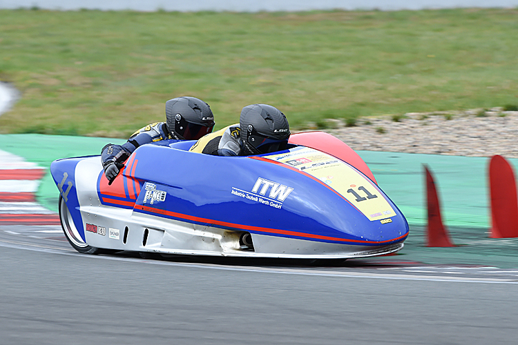 Markus Venus /Ondrej Sedlaczek mit der 600er LCR Yamaha