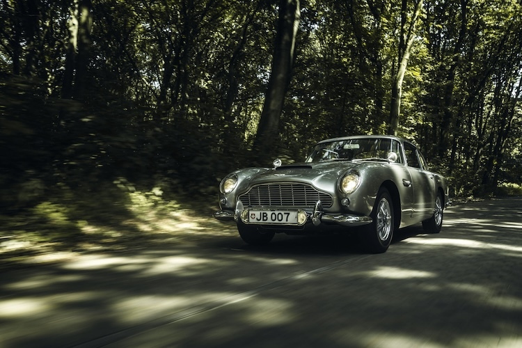 Der berühmte Aston Martin von James Bond ist auch mit von der Partie