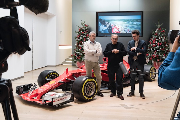 Schöne Bescherung! Ferrari-Chef Sergio Marchionne (Mitte) mit Teamchef Maurizio Arrivabene (links) und Cheftechniker Mattia Binotto