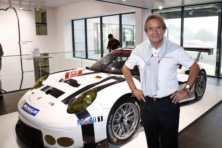 Auch nach seiner Karriere ist Jacky Ickx eng mit der Marke Porsche verbunden und übernimmt Tätigkeiten als Markenrepräsentant