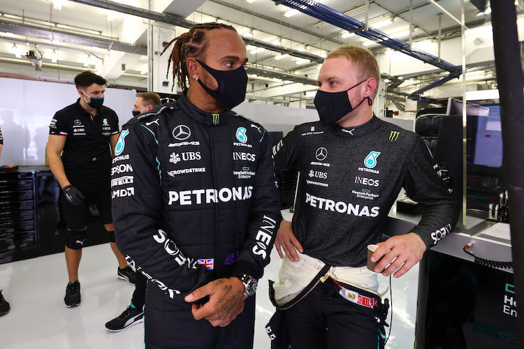 Für Lewis Hamilton und Valtteri Bottas gestaltete sich der erste Testtag zur Geduldsprobe