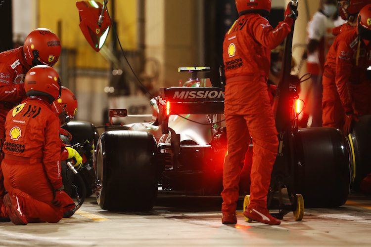 Ferrari konnte sich verbessern – ob es aber für einen Podestplatz reicht, stellt Flavio Briatore in Frage
