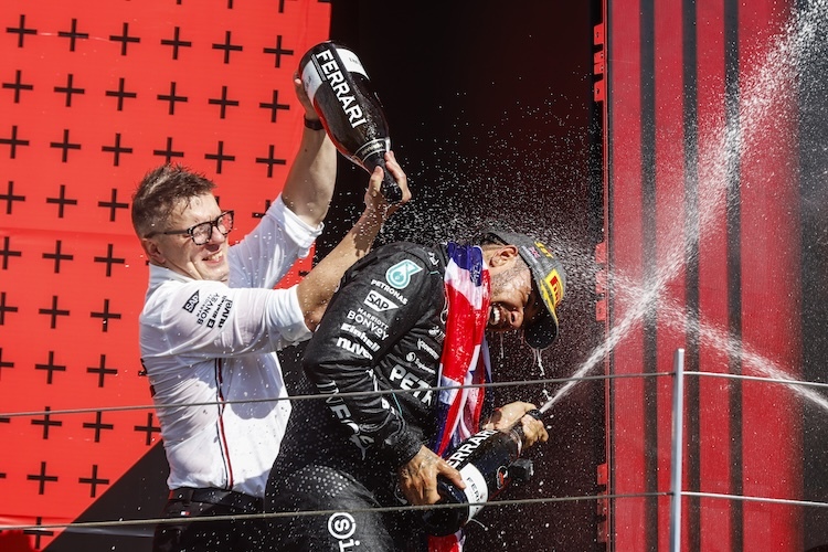 «Bono» durfte mit Lewis Hamilton aufs Silverstone-Podest