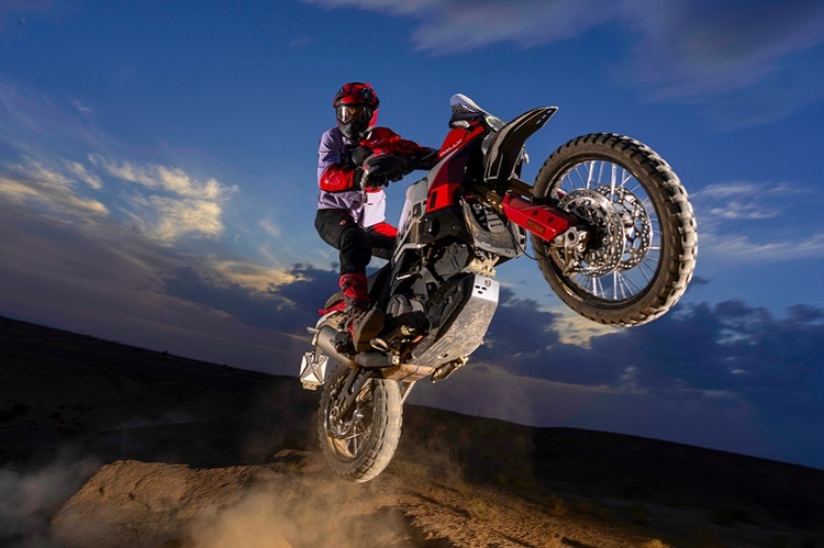 Ducati DesertX Rally: Damit kann man wirklich ins Gelände - vorausgesetzt, man kann Gelände