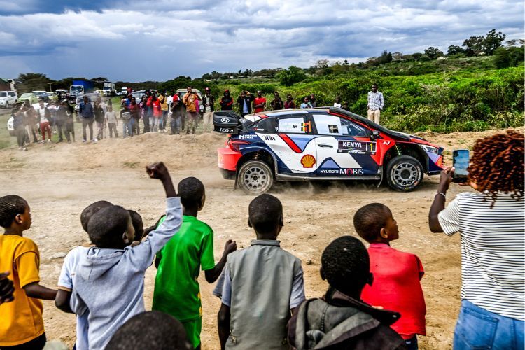 Weltmeister Thierry Neuville liegt im Hyundai aktuell auf Platz drei