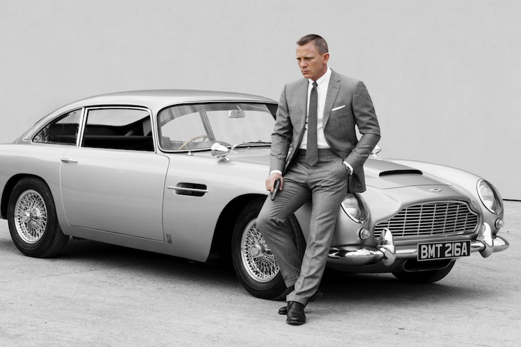 Daniel Craig mit seinem Aston Martin aus Skyfall