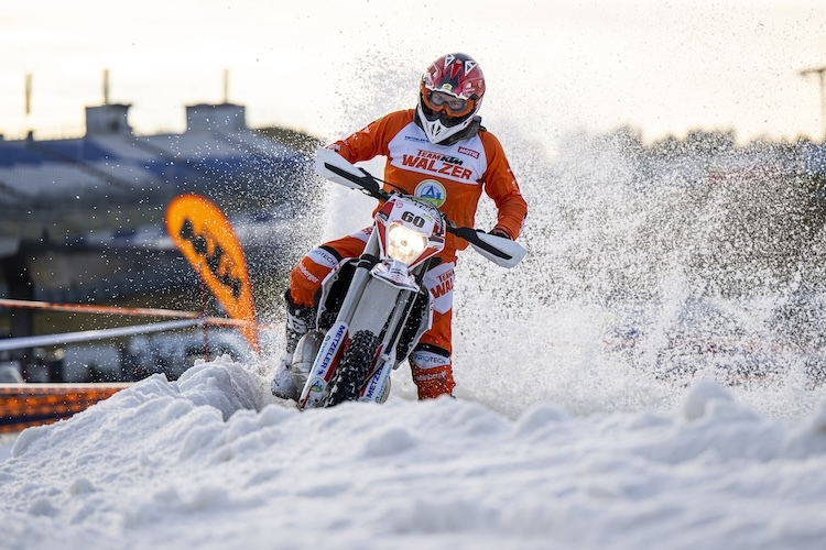 Kälteresistente Biker dürfen sich bei der «KTM Enduro Snow Attack» austoben