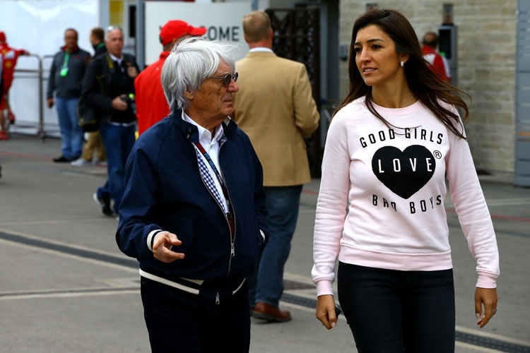 Bernie Ecclestone mit Gattin Fabiana. Man beachte den Pulli-Aufdruck