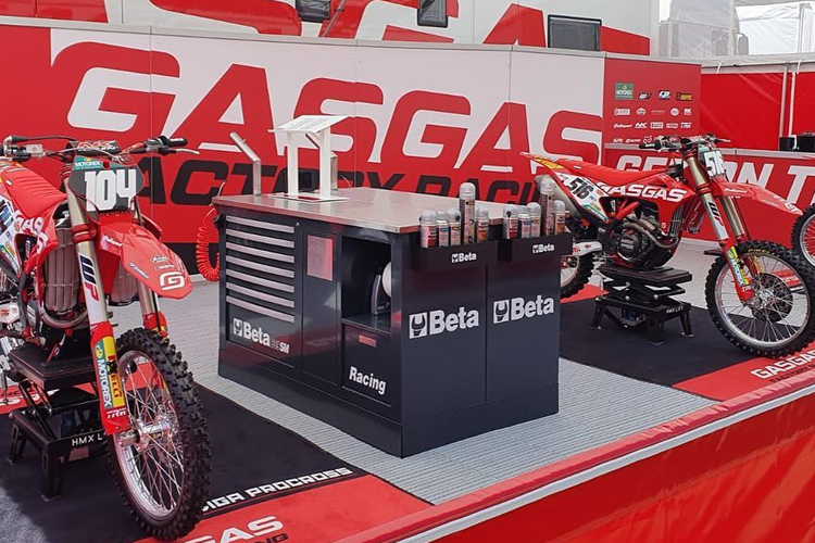 Das Team 'DIGA Procross GasGas Factory Juniors' hat einen neuen Auftritt im Fahrerlager