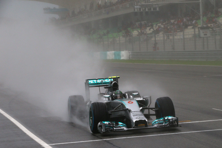 Nico Rosberg: Als Letzter vor der karierten Flagge über die Ziellinie geflitzt
