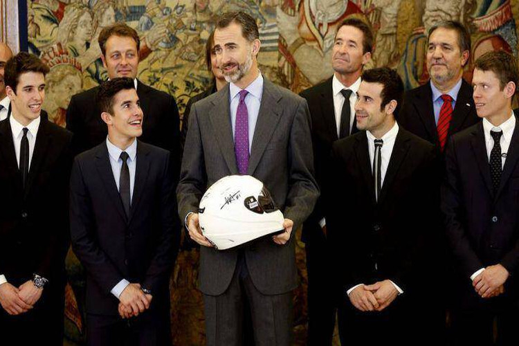 Alex und Marc Márquez mit König Felipe VI., Toni Bou und Tito Rabat