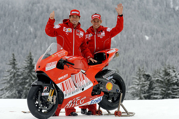 Nicky Hayden (l.) und Casey Stoner bei der Präsentation der GP9