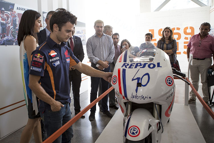 Pedrosa eröffnete die Wanderausstellung «Legends of Motorsport 1969-2015: From Angel Nieto to Marc Márquez»
