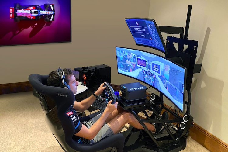 Williams-Fahrer Nicholas Latifi in seinem Simulator