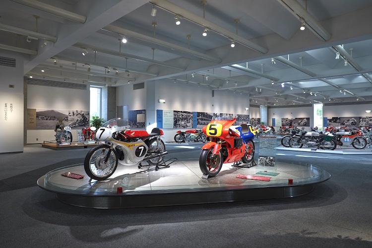Klar sind alle Weltmeister-Motorräder ausgestellt
