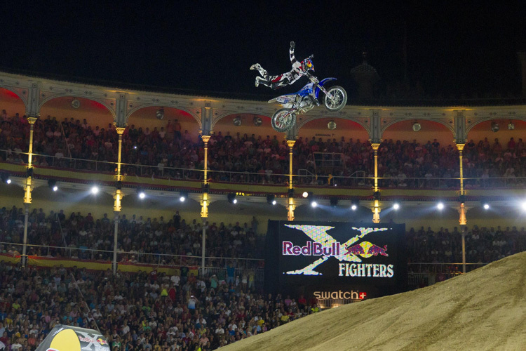 Wenn die X-Fighters fliegen, kocht die Arena