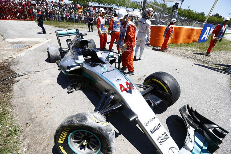 Lewis Hamilton nach dem Crash