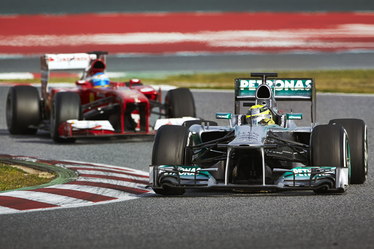 Nico Rosberg (Mercedes) vor Fernando Alonso (Ferrari) in Barcelona 2013