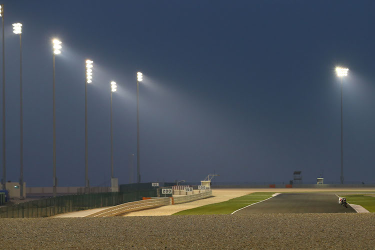Das Flutlicht in Katar hat eine gewaltige Leuchtkraft