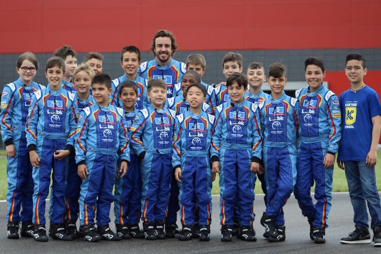 Fernando Alonso und seine Kart-Kids