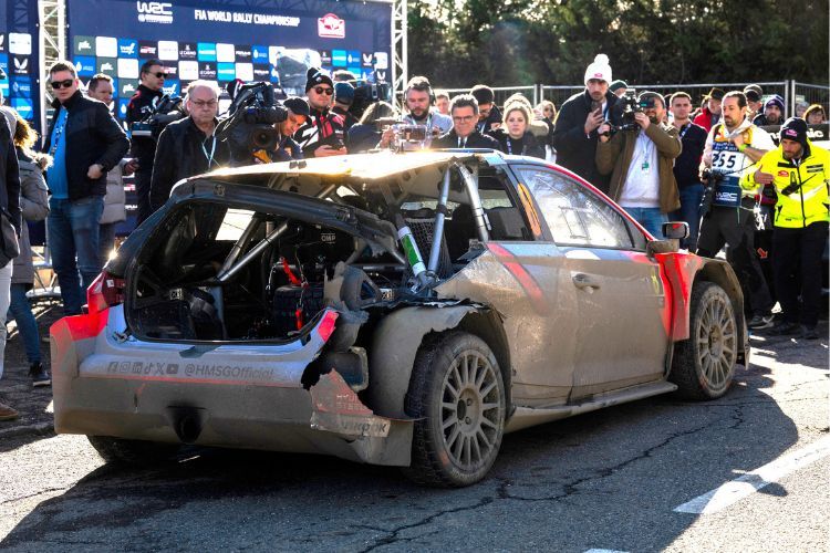 Ott Tänak demolierte seinen Hyundai ziemlich, liegt trotzdem auf Platz fünf