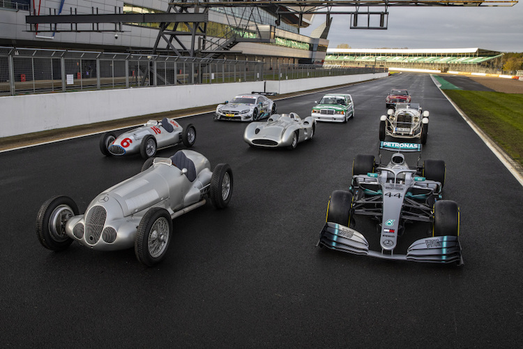 Mercedes versammelte Ikonen aus 125 Jahren Motorsport in Silverstone