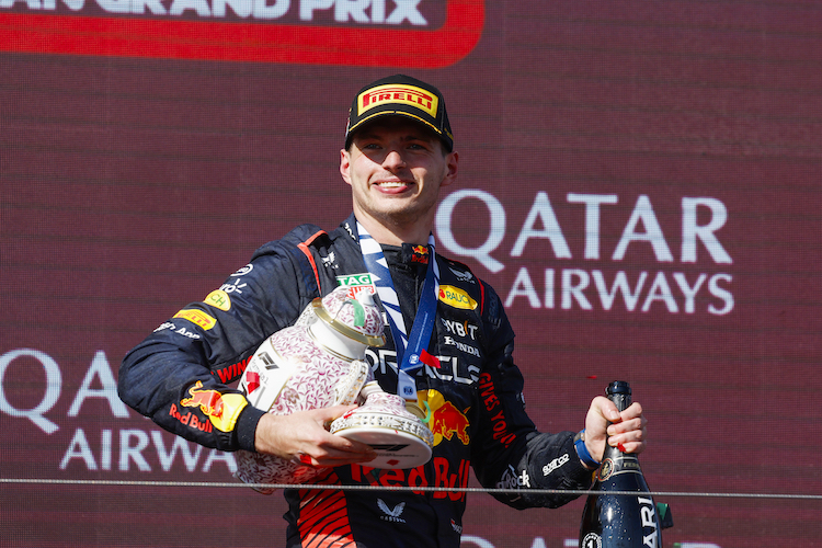 Max Verstappen und der kaputte Pokal