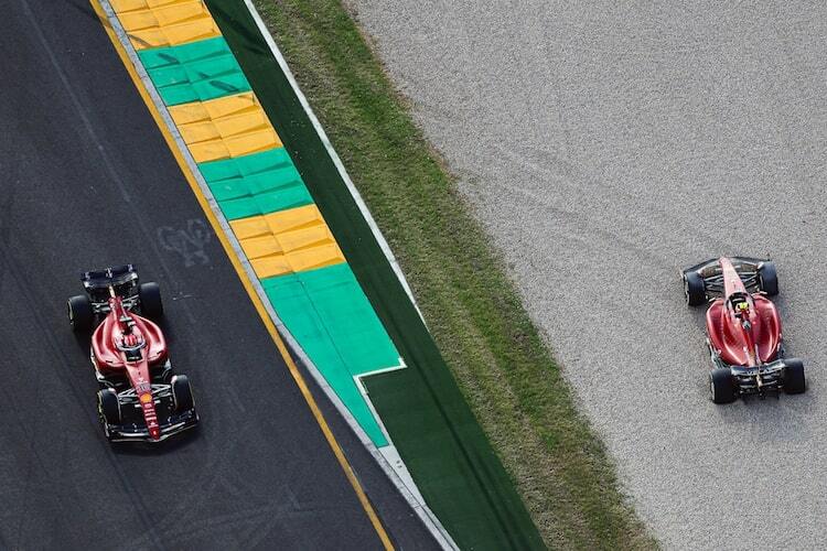 Ferrari in Australien: Leclerc fährt zum Sieg, Sainz steht im Kiesbett