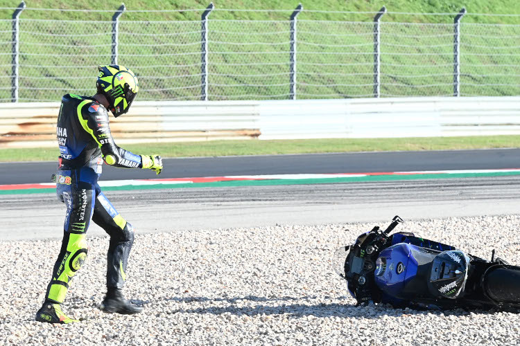 Valentino Rossi machte auch mit dem Kiesbett des «Autodromo Internacional do Algarve» Bekanntschaft