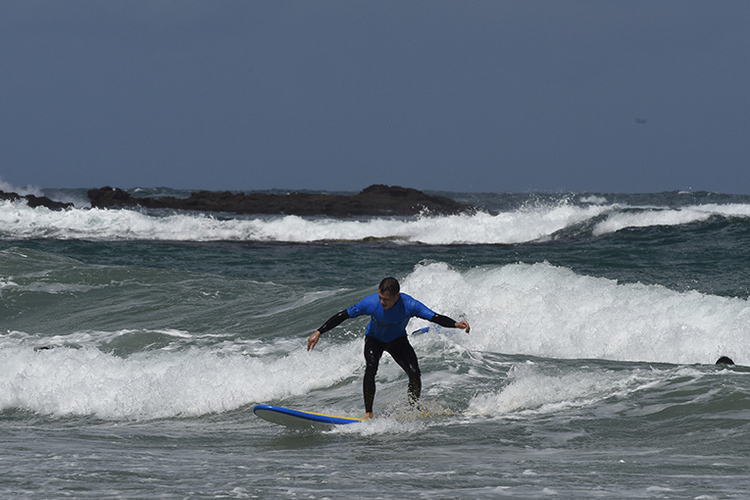 Stefan Bradl am Donnerstag bei «Smith Beach» als Surf-Anfänger