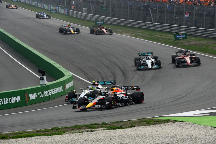 Lewis Hamilton hatte auf seinen gebrauchten Reifen gegen Max Verstappen keine Chance